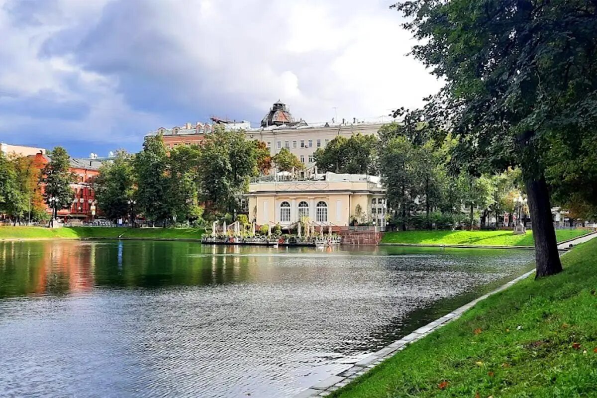 патрики патриаршие пруды. чистые пруды и патриаршие пруды это одно. патриаршие пруды парк. патриаршие пруды парк. патриаршие пруды пресненский район.