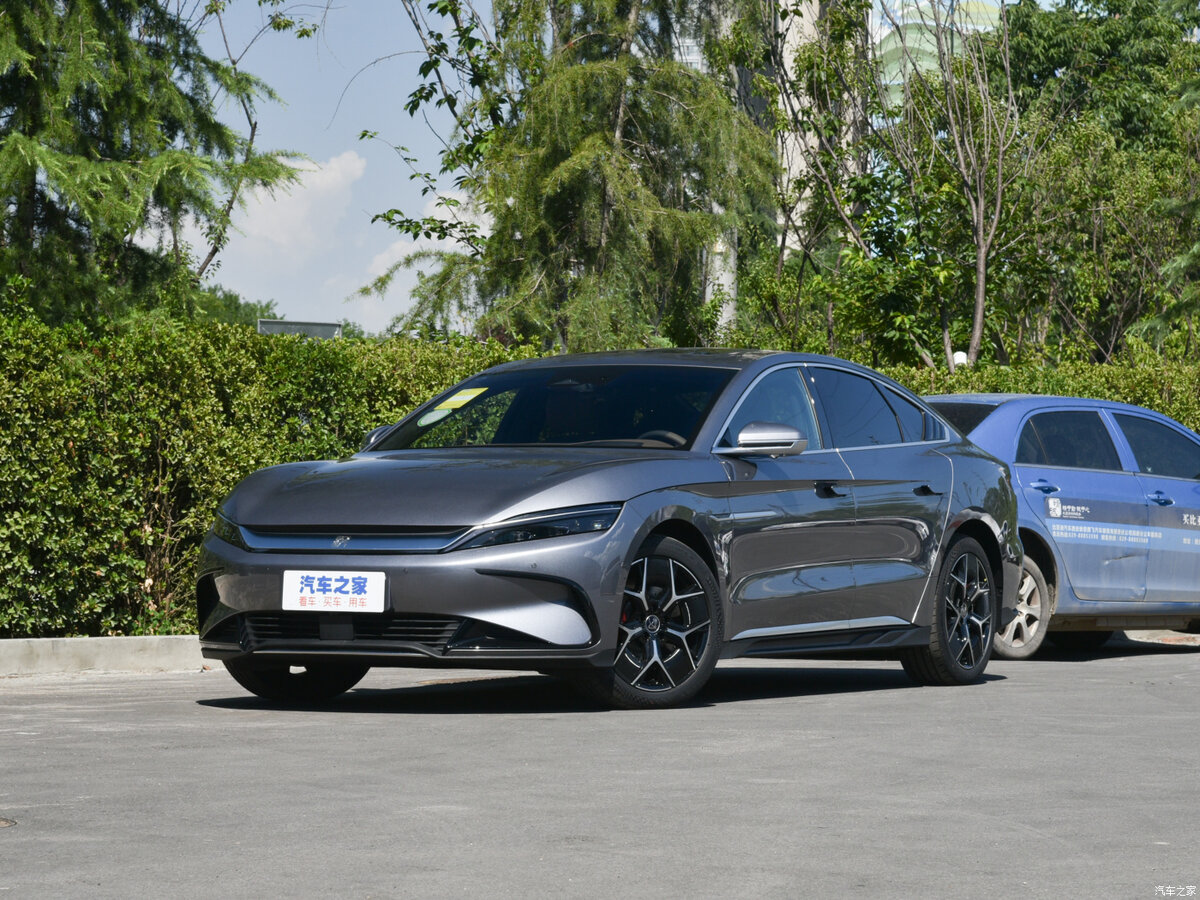 На сколько хватает 77 кВт/ч? Производитель уверяет – на 500-550 км по циклу NEDC.