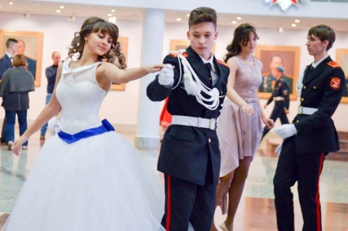    На традиционный бал прибыли 300 кадетов Чувашии