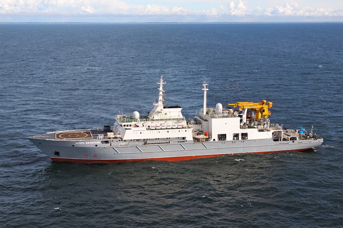 Построенное корабелами Адмиралтейских верфей (входят в ОСК) спасательное судно "Игорь Белоусов"