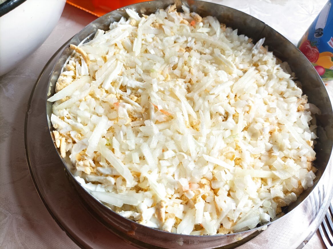 Это слой яиц и лука