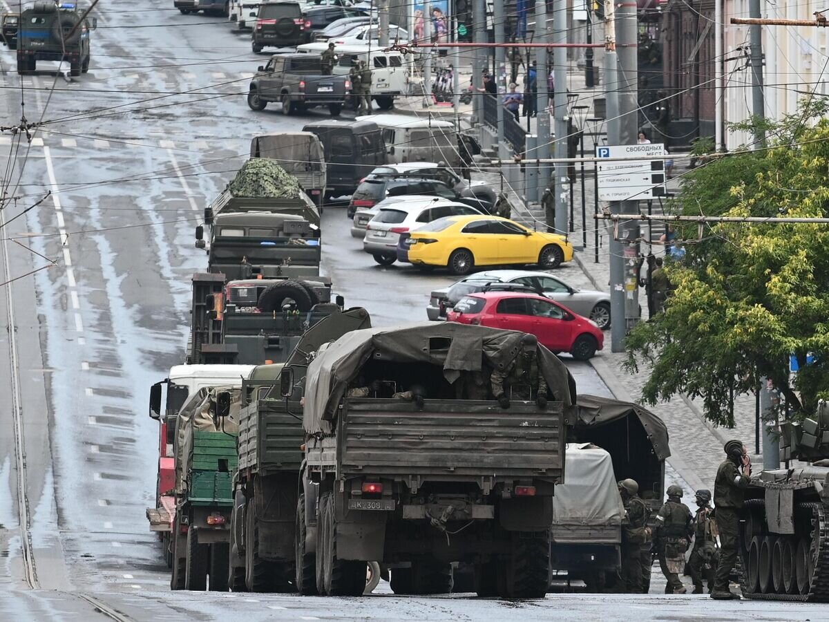    Бойцы ЧВК "Вагнер" на улице Ростова-на-Дону© РИА Новости / Сергей Пивоваров