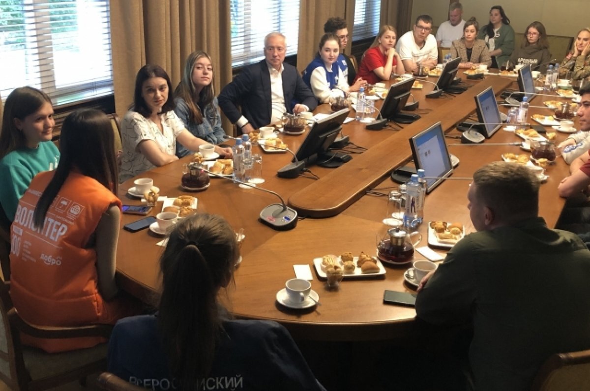   Губернатор Томской области обсудил с молодежью поддержку бойцов СВО