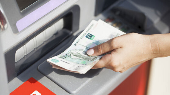    Россияне бросились снимать деньги в день вооруженного мятежа Игорь Серебряный