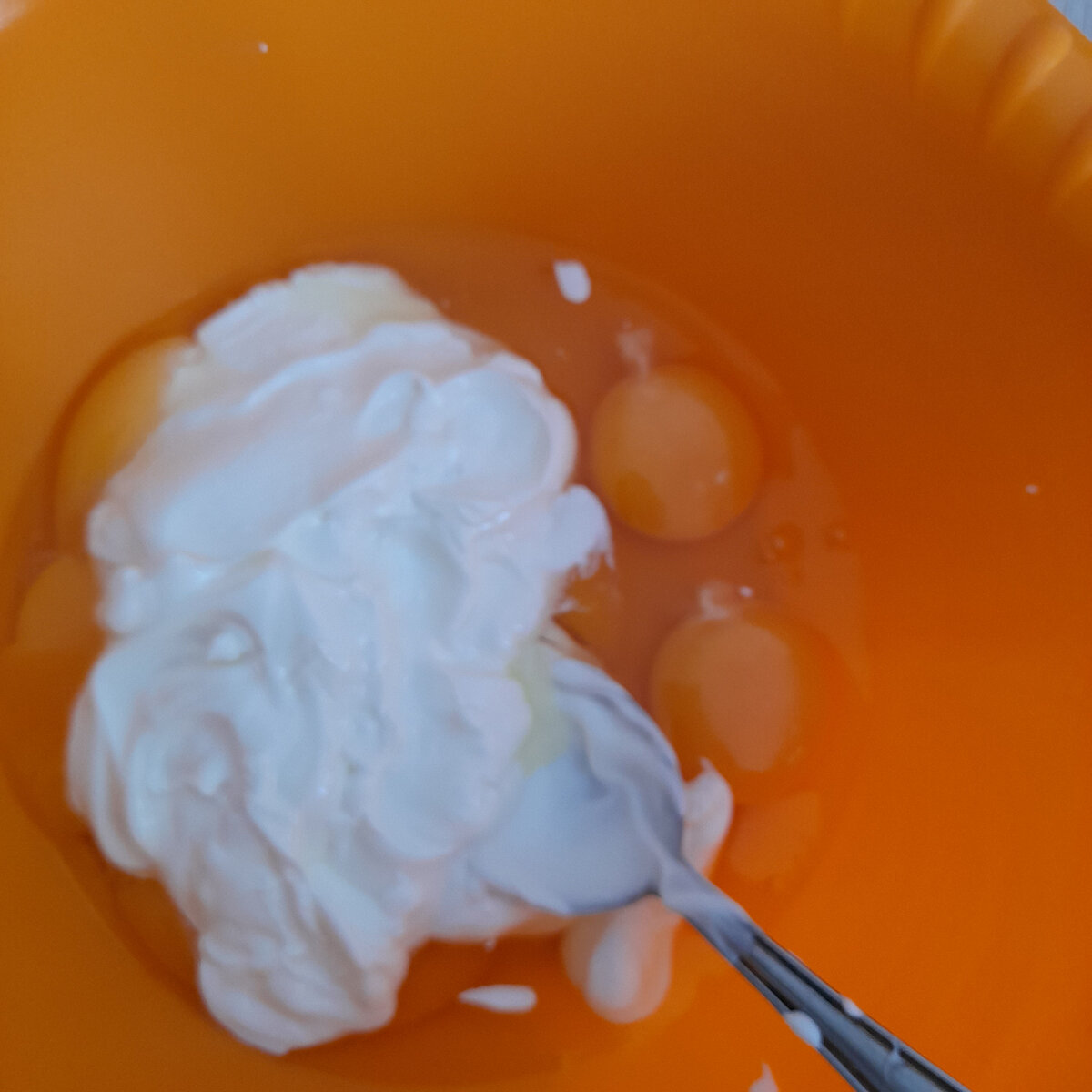 фото  автора.  Яйца , сметана.