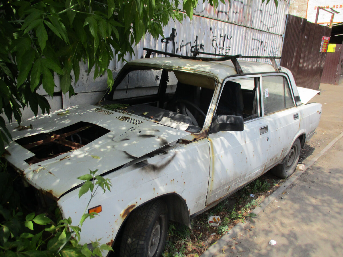 Заброшенные автомобили в Подмосковье