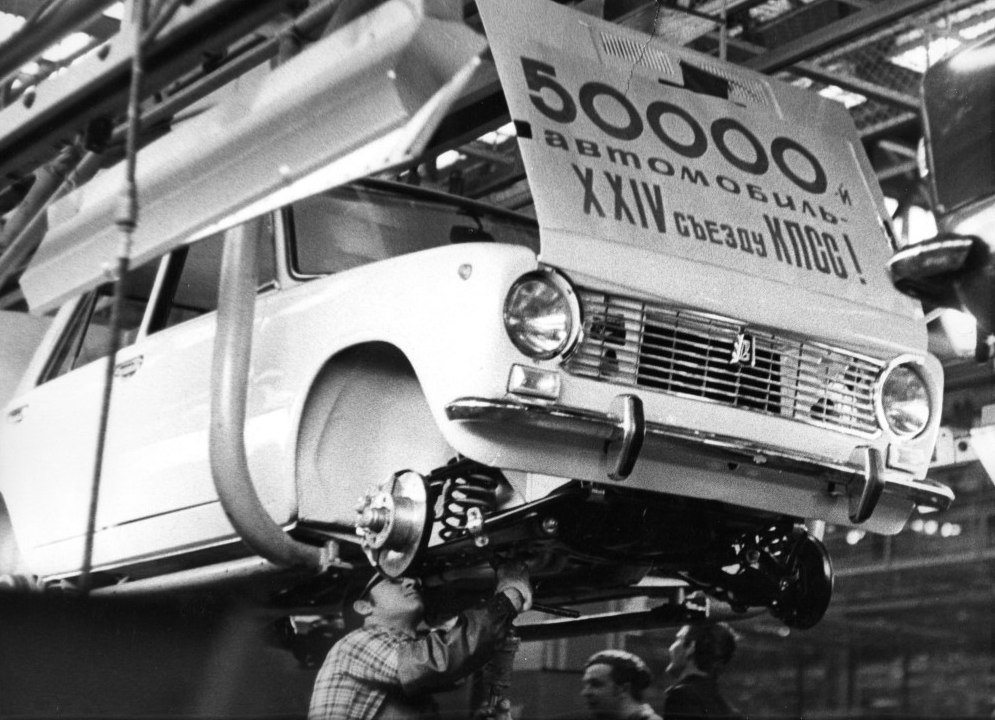 Автомобильный завод в г. Тольятти работает с 20 июля 1966 г.