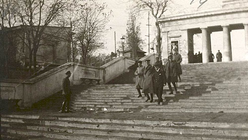 Барон Пётр Николаевич Врангель на Графской пристани в Севастополе, 1920 год