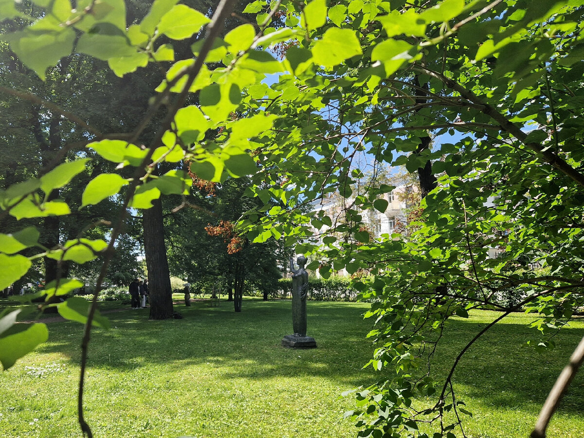 Губернаторский сад, Ярославль. Июнь 2023 года. 