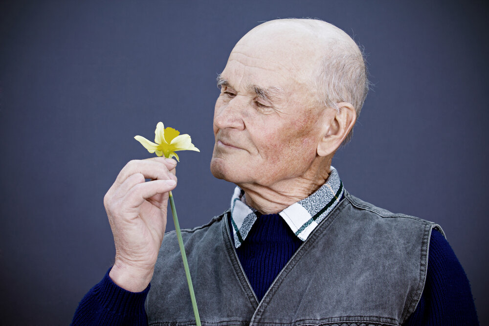 Запах старости: почему он появляется и как от него избавиться. Объясняет врач