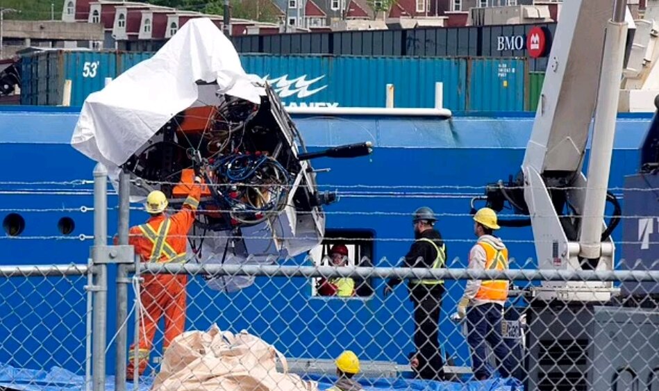 Часть батискафа с проводами