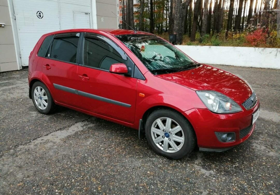 Почти такой же, в комплектации  Ghia