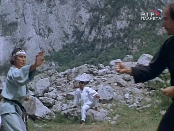 Кадр из фильма. Как видите - кимоно не такое уж и зеленое, скорее салатное