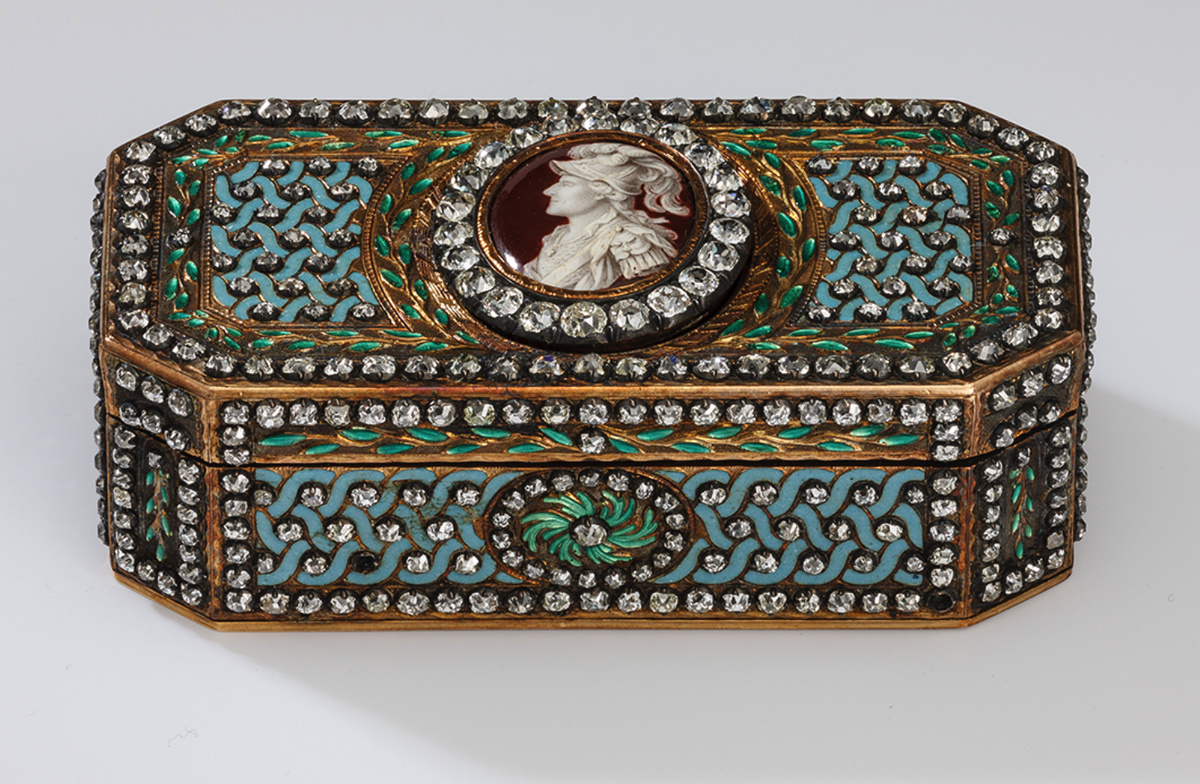 Табакерка с портретными миниатюрами