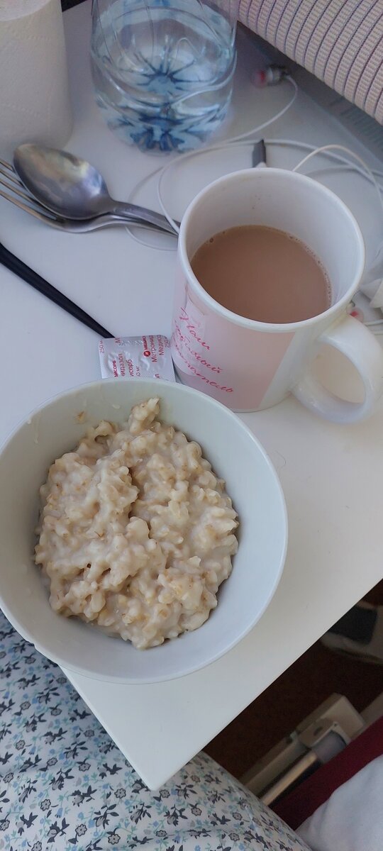 Кашу запивала какао, чтобы была жиже
