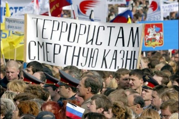 На фоне новых угроз 21 века россияне выступали за возвращение смертной казни. А как вы считаете, нужно ли возвращать данный вид уголовного наказания?