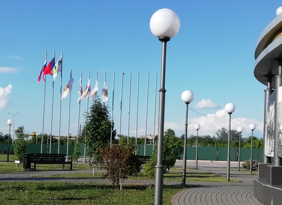 Все фотографии из моего личного архива. Спортивная площадка, где я часто гуляю 