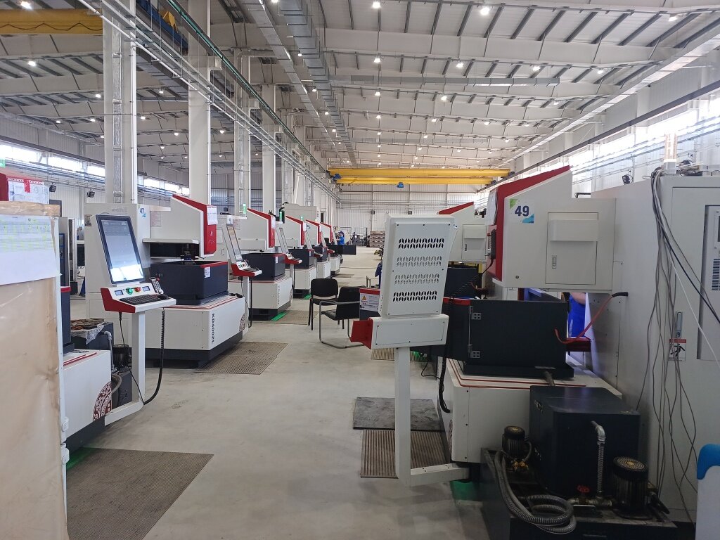 В Твери ООО «Герс Технолоджи» устанавливает технику в производственном цехе