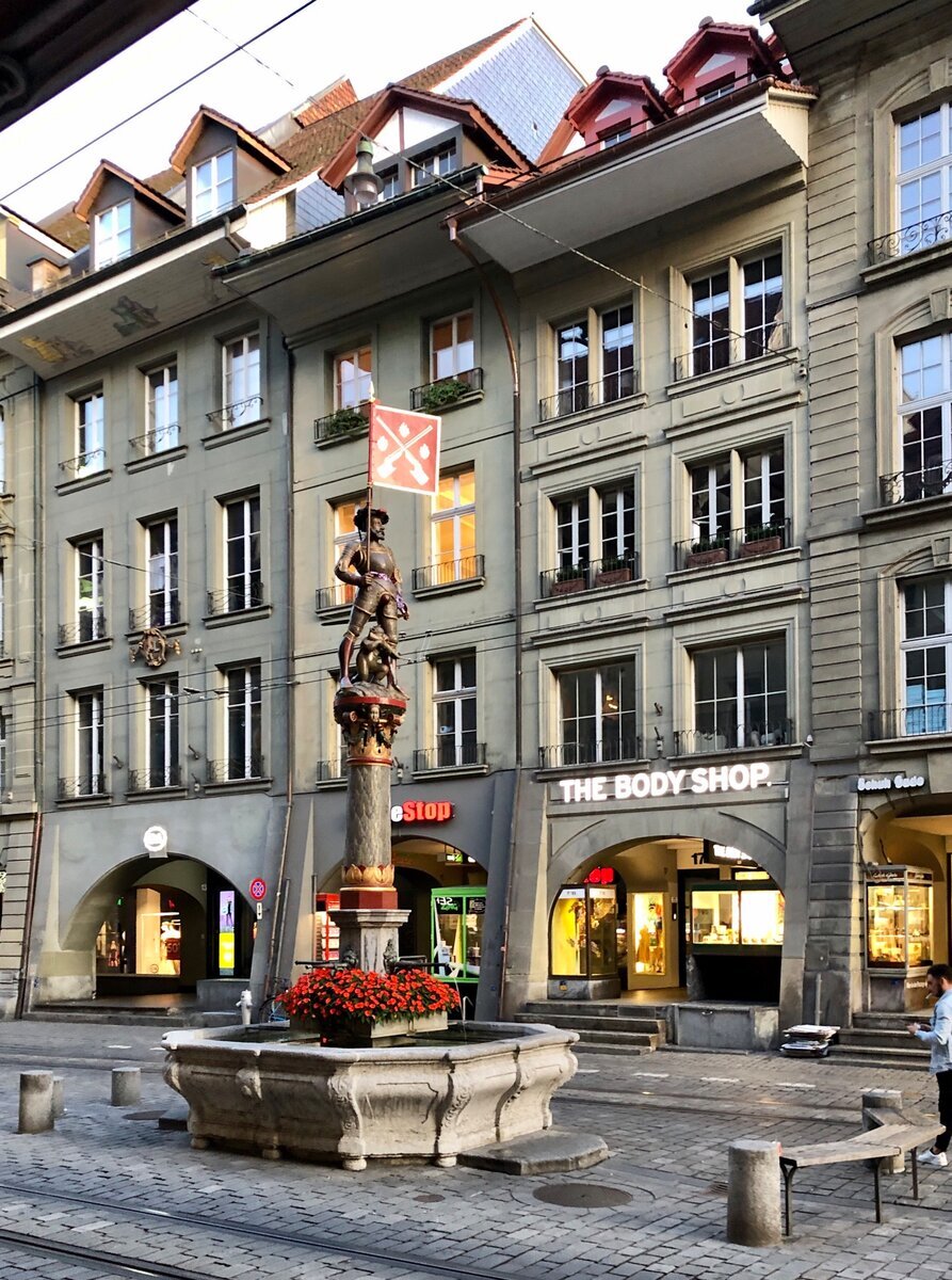 Статусы про первую любовь. Фразы про прогулки на свежем воздухе. Статус про прогулку. Прогулка цитаты. Стих про прогулку на свежем воздухе.