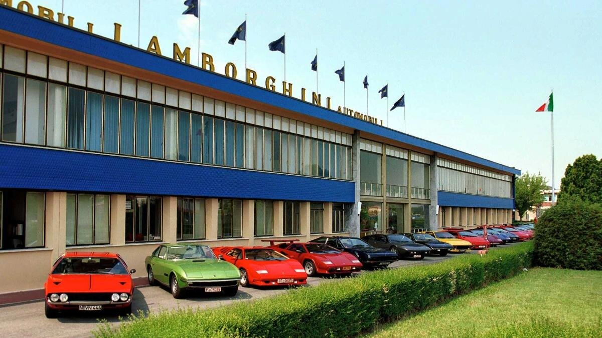 Штаб-квартира Lamborghini Automobili была открыта в 1962 году в итальянской деревушке Сант-Агата Болоньезе.
