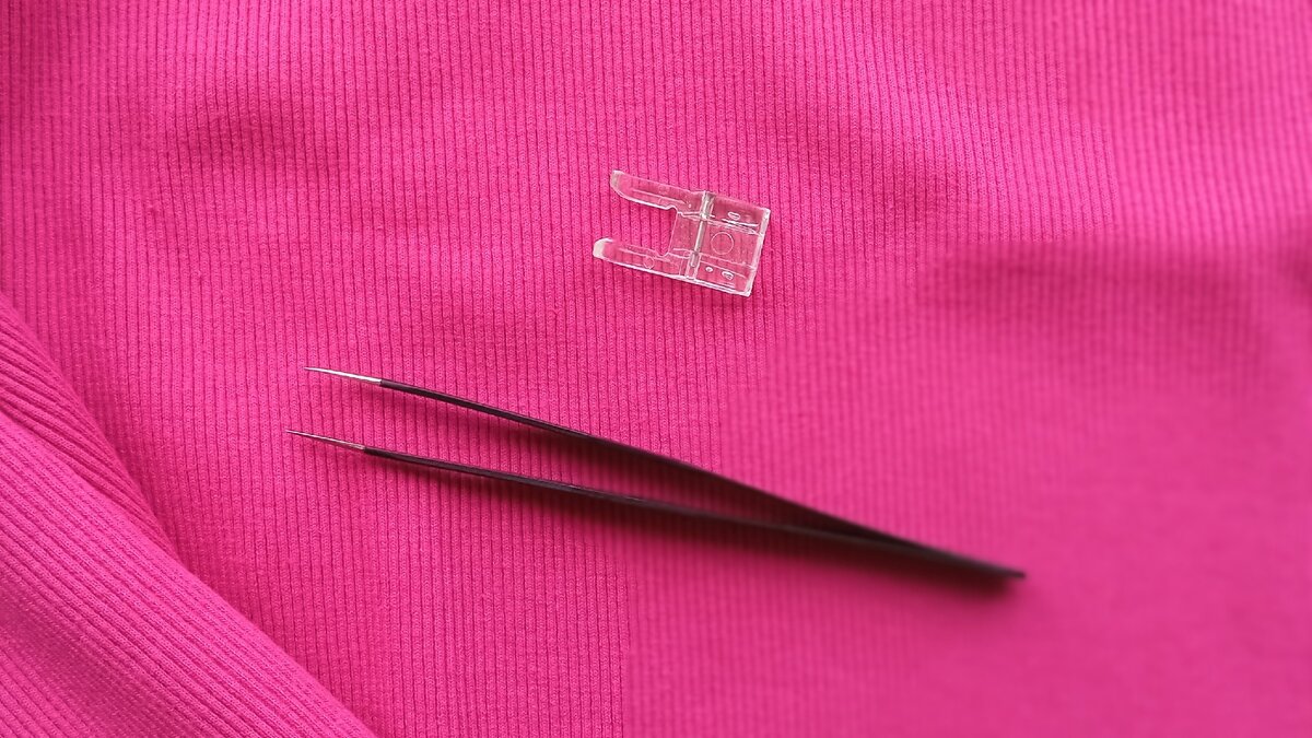 Для фигурных аппликаций - пинцет ваш лучший друг. 