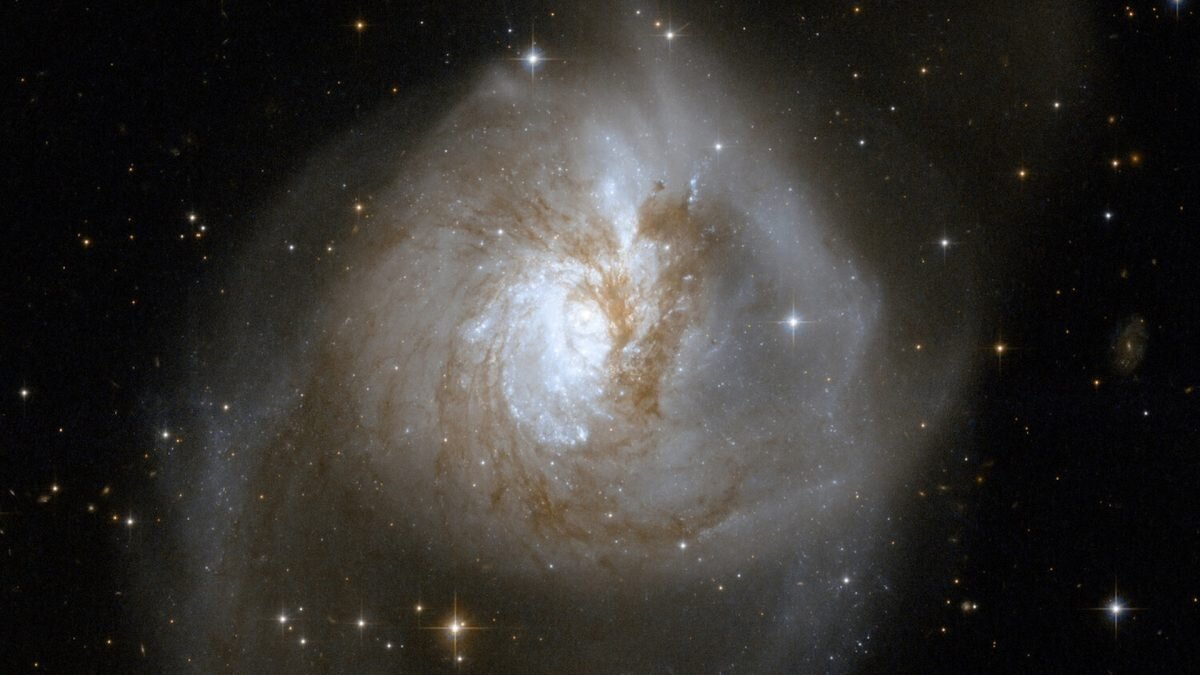    Фото: NASA, ESA, the Hubble Heritage (STScI/AURA)-ESA/Hubble Collaboration, and A. Evans (University of Virginia, Charlottesville/NRAO/Stony Brook University) Август Макаров