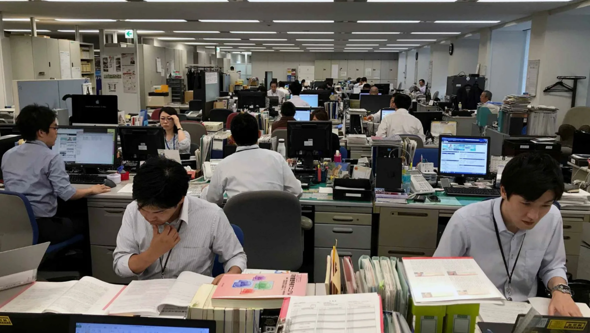 Как работают японцы. Япония офисные работники. Làm việc tại nhật bản. Японские корпорации. Японцы работники.