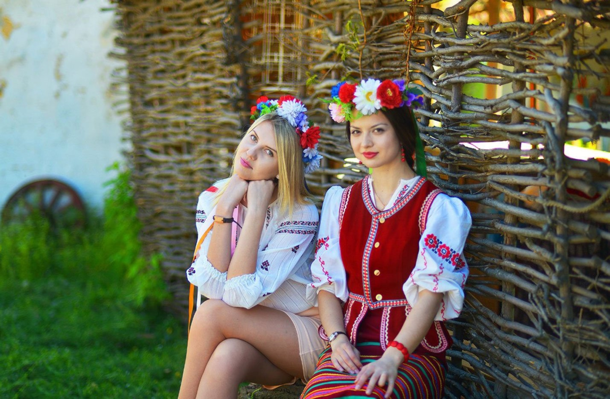 Украинский национальный костюм. Украинские женщины. Украинка в вышиванке. Красивые девушки Украины.
