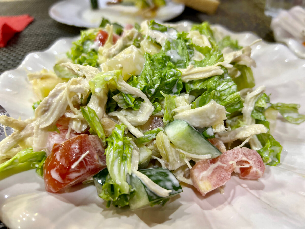 Фото автора. Салат с ананасами по-новому, очень вкусно рекомендую.