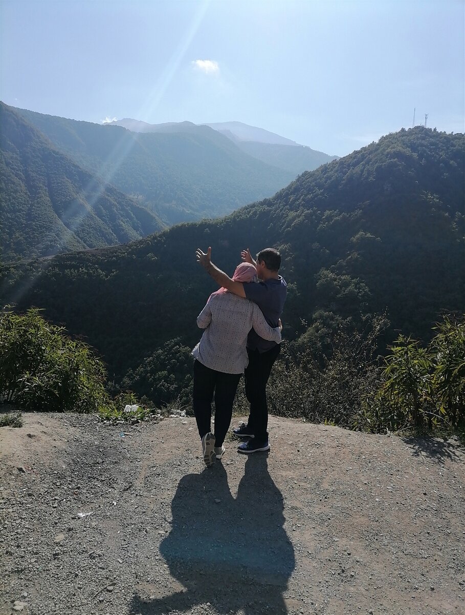 Это мы с мужем на его родине. Владения показывает. 