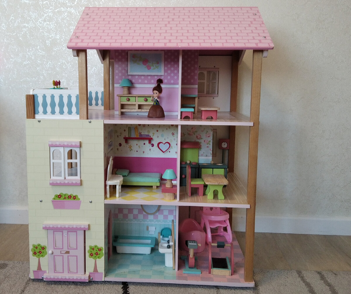 Домик для кукол моей дочки . Ей подарили наши друзья.