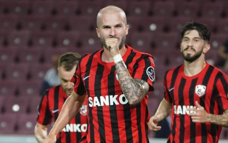 Португалец в ЦСКА, отказ «Спартака» и потери «Локо»: последние трансферные новости РПЛ. Главное, что случилось на российском трансферном рынке.-3