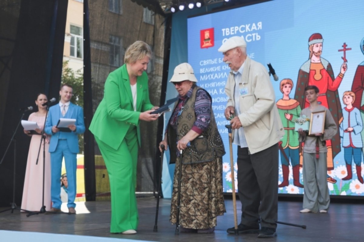    51 супружеской паре Тверской области вручили медали «За любовь и верность»