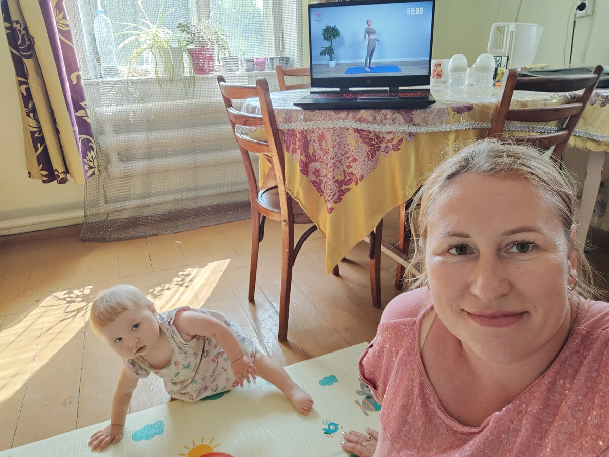 Продолжаем тренировки дома. Дочке тоже нравится.) 