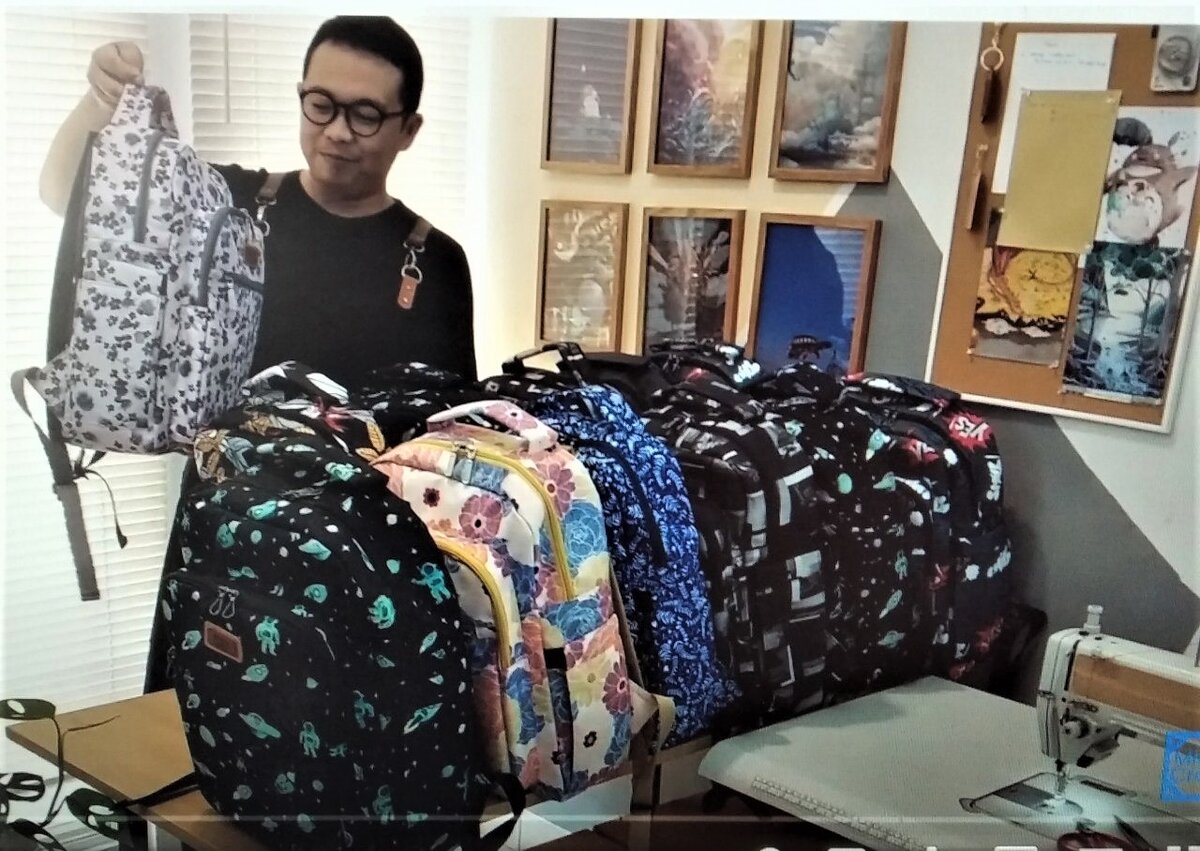 Индонезийский мастер Мико. Источник фото Ютубканал Мико Крафт