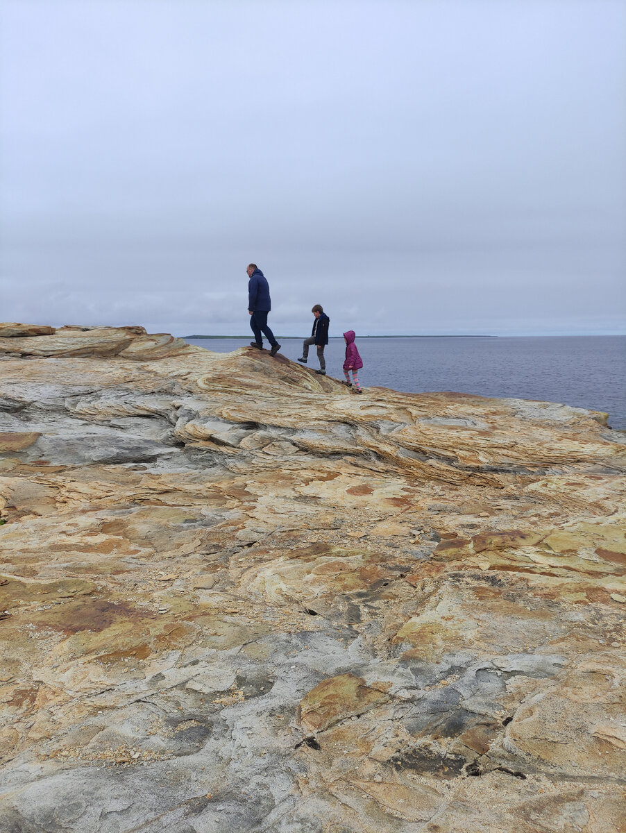 Берег рыжих камней, полуостров Средний. 