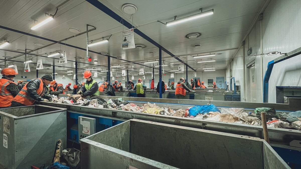     Более миллиарда рублей инвестируют в Ростовской области в строительство экотехнопарка по переработке отходов, рассказали в правительстве региона.