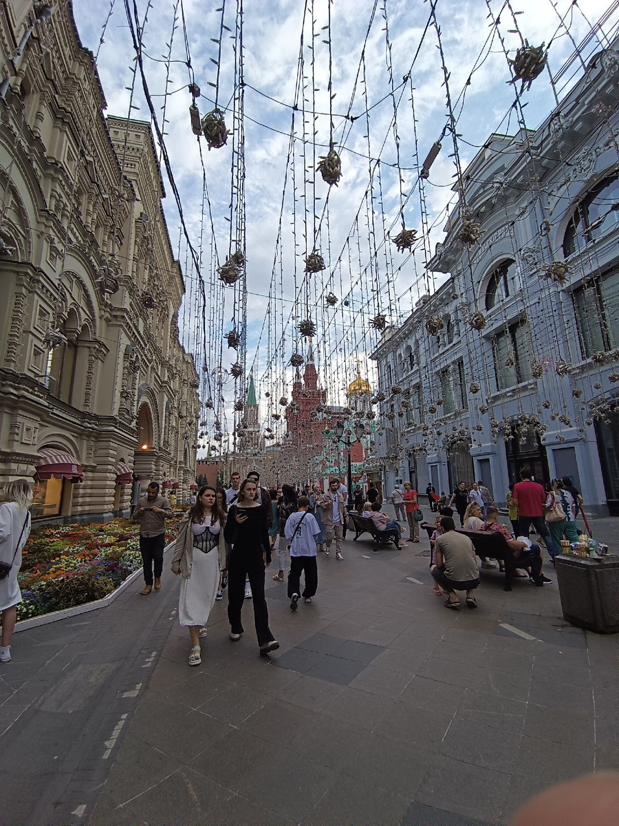 Никольская улица в москве