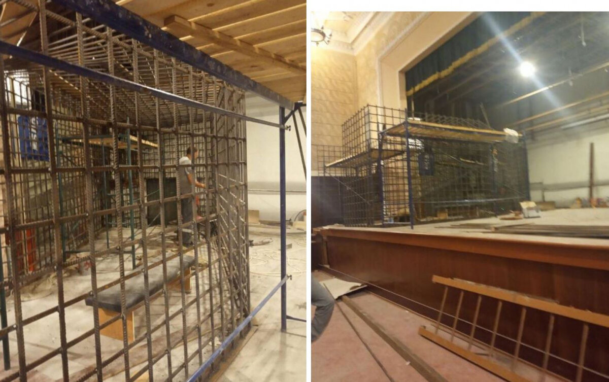 Судебные клетки для  пленных азовцев в Мариуполе