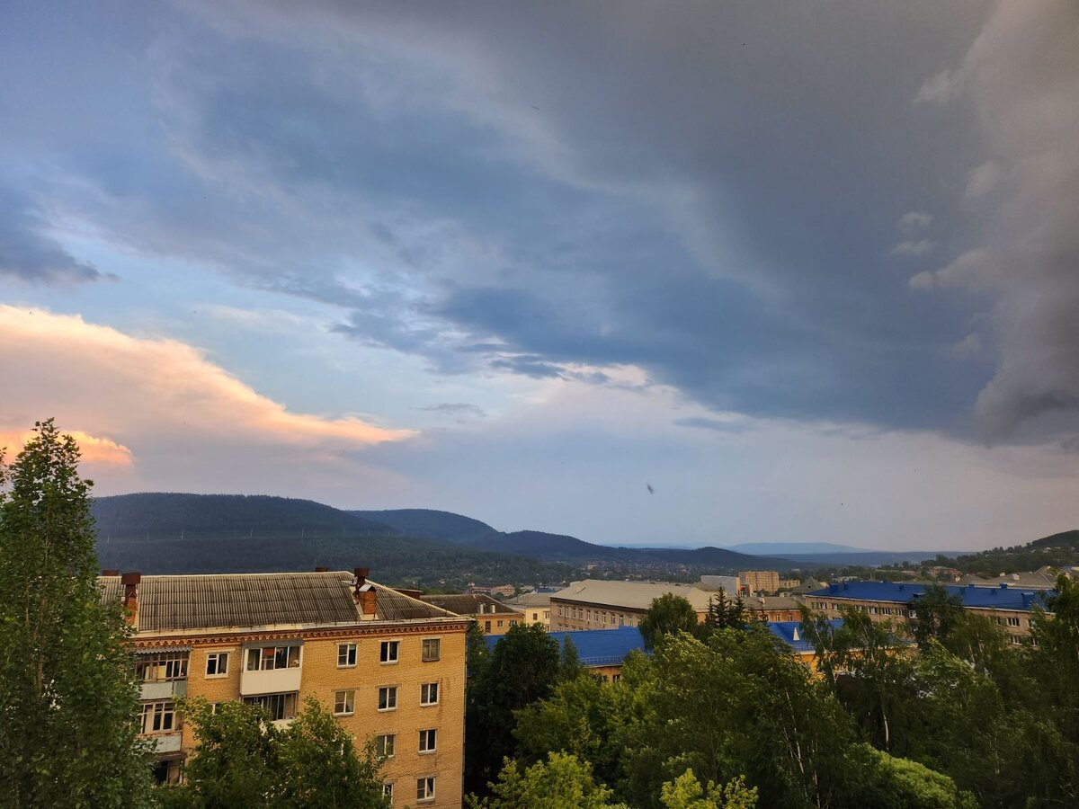 Тучи пролетают над городом (все фото автора) 