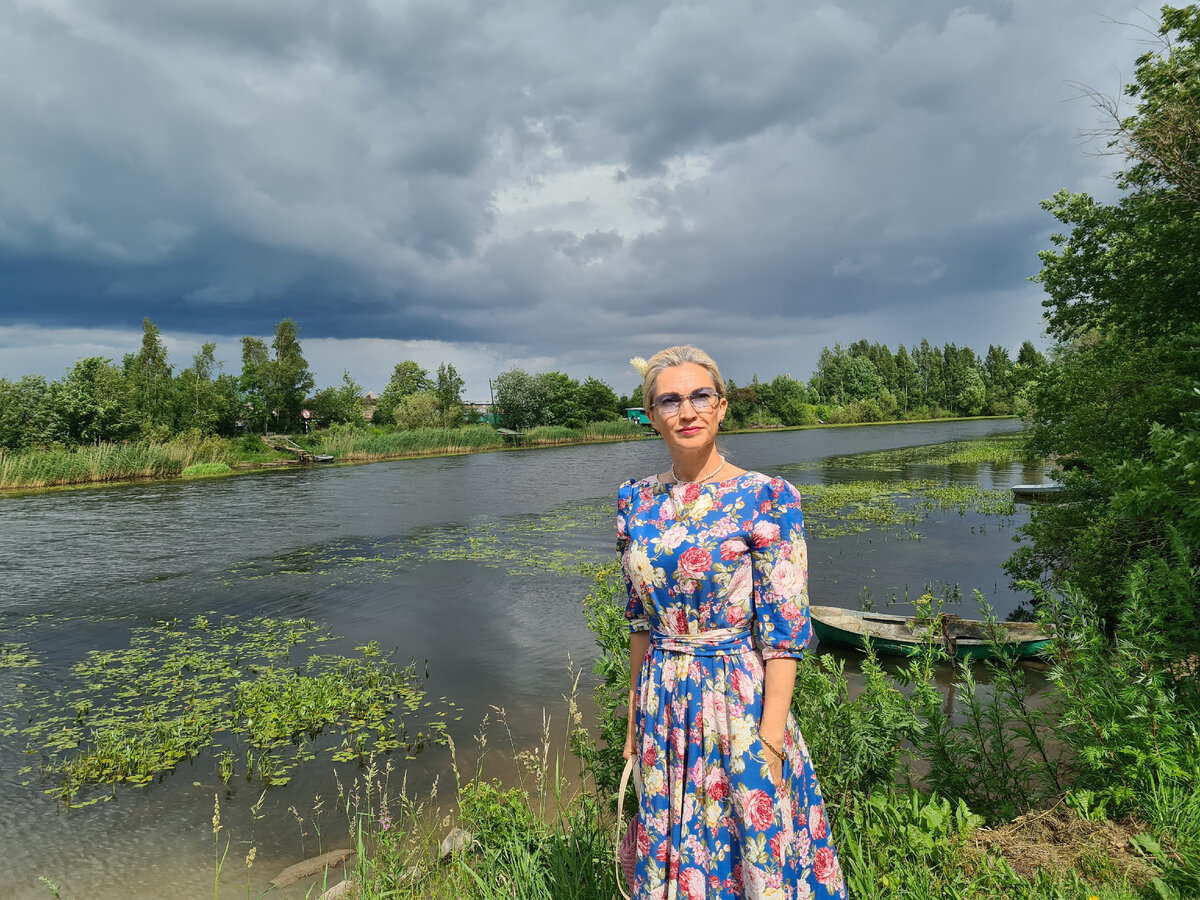 Видите крепость? А она там есть))) На берегу Новоладожского канала