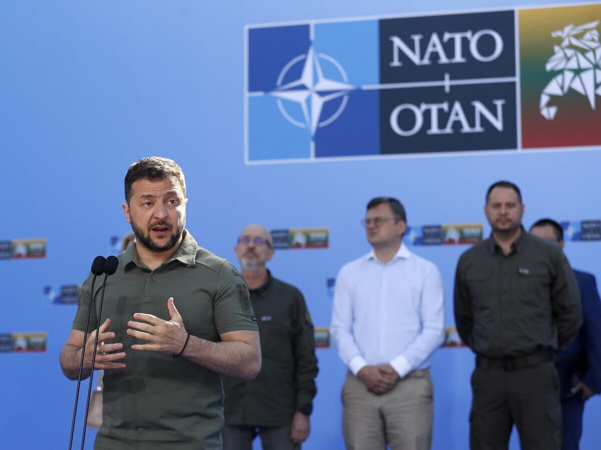    Президент Украины Владимир Зеленский на саммите лидеров стран НАТО в Вильнюсе© AP Photo / Mindaugas Kulbis