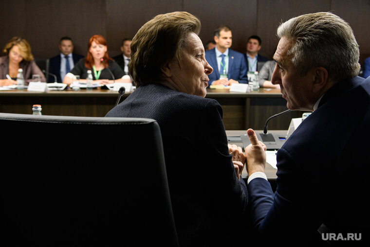    Александр Моор пообещал главе ХМАО Наталье Комаровой поддержку в развитии совместных проектов