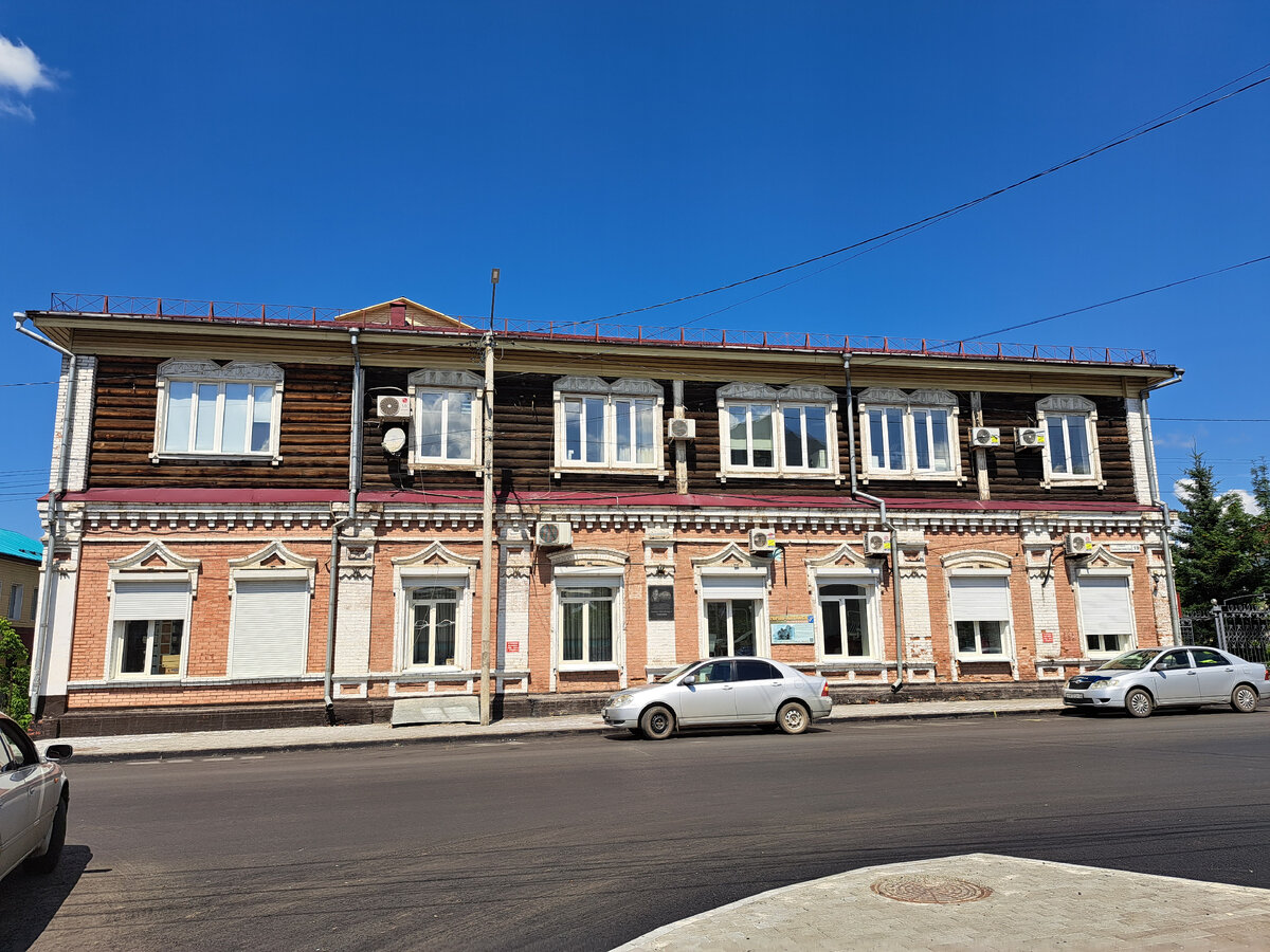 Дом купца Хакина. Сильно перестроен.