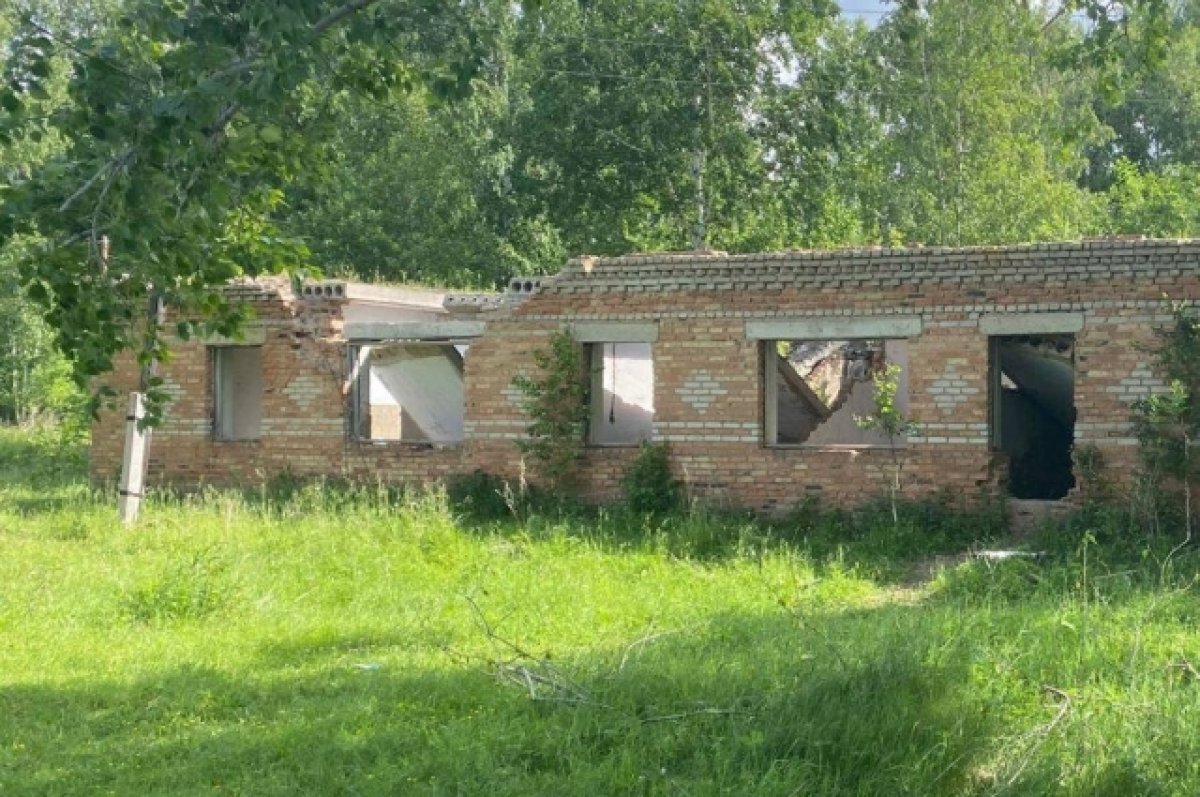    Заброшенное здание, где на подростка свалилась бетонная конструкция.