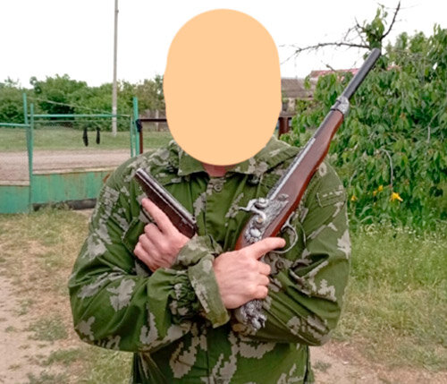 Фотографироваться со всяким интересным (пусть и новоделами), наши большие любители 😄 (фото из открытых источников)