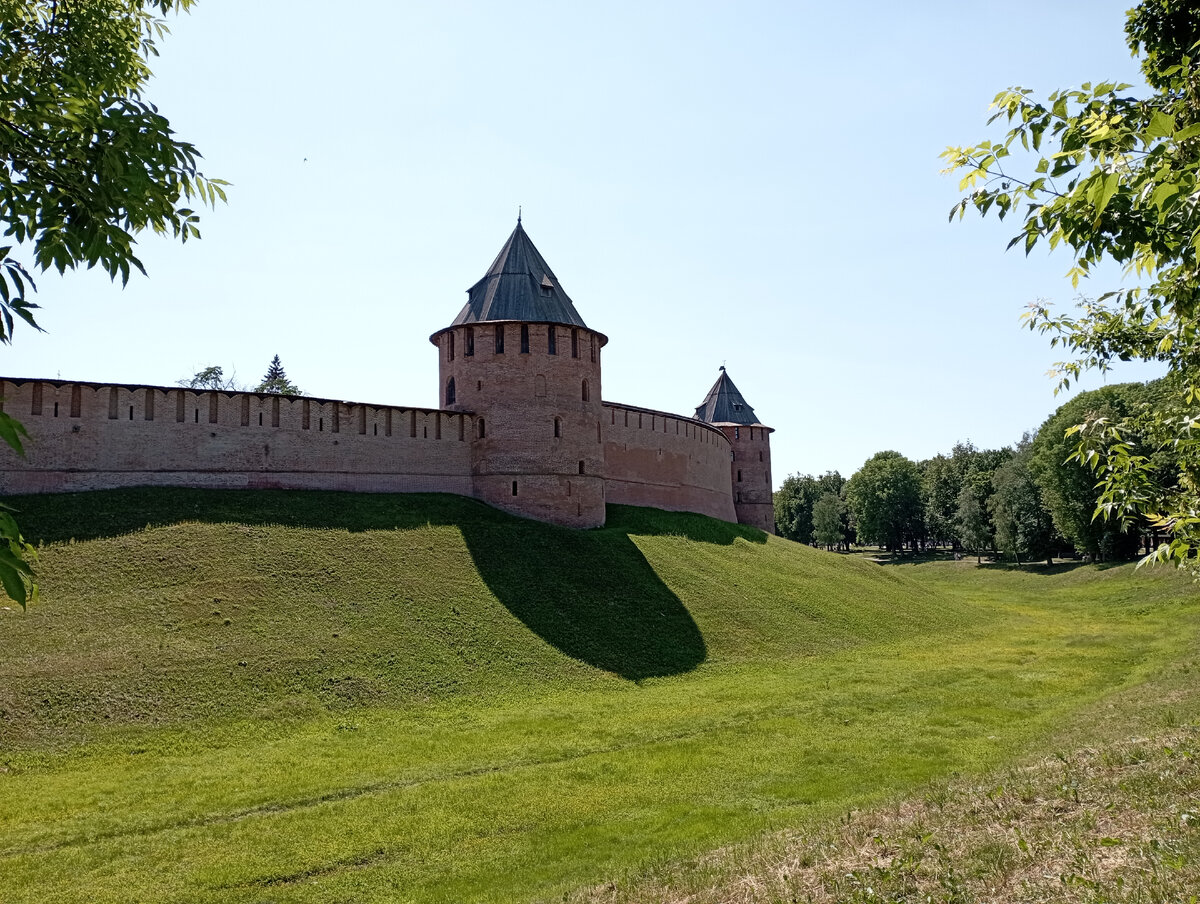 Крепость Детинец Великий Новгород. Новгородский Кремль Детинец.