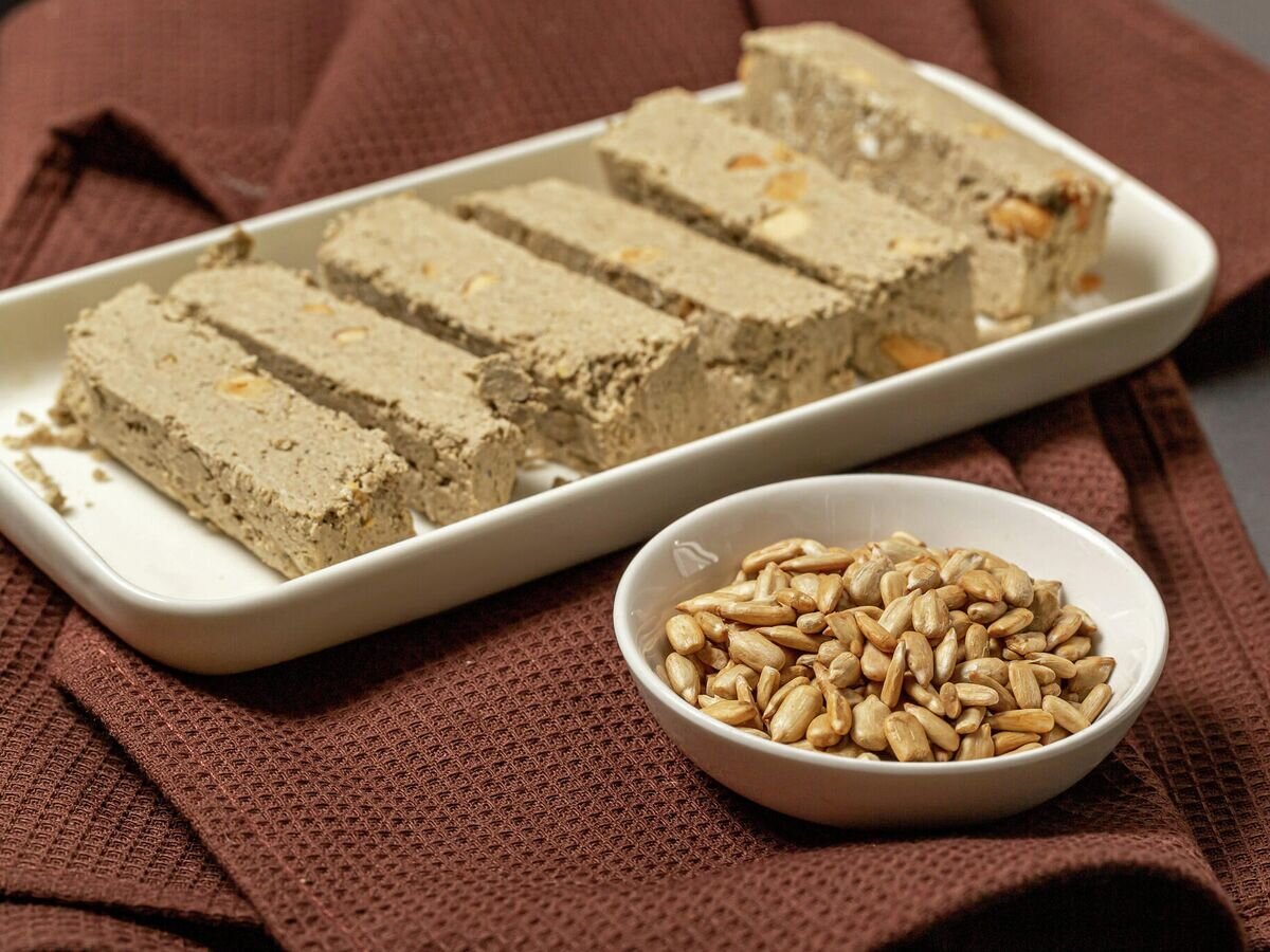    ХалваCC BY 2.0 / Marco Verch Professional / Halva with peanuts and sunflower seeds