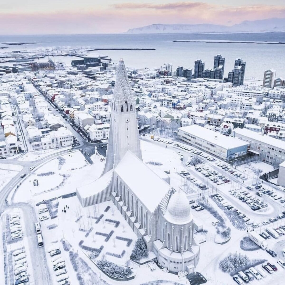 Определяем город и страну по фото