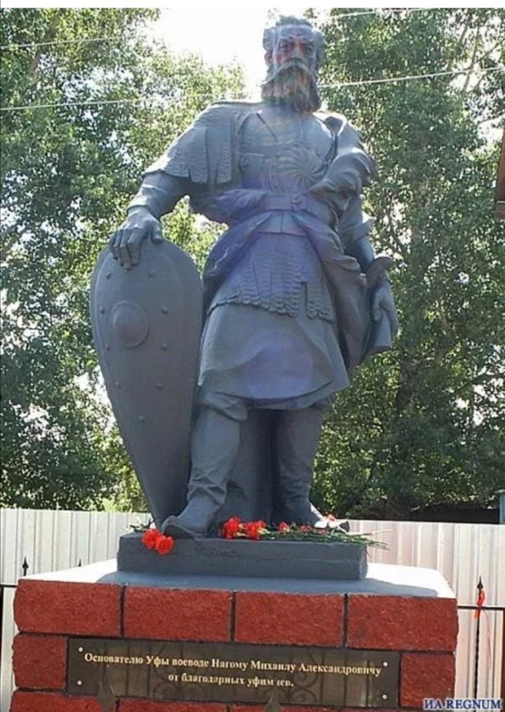 Уфа памятник воеводе михаилу нагому. Памятник воеводе нагому в уфе. Основатель уфы. Памятник михаилу нагому в уфе. Памятник нагому михаилу александровичу.
